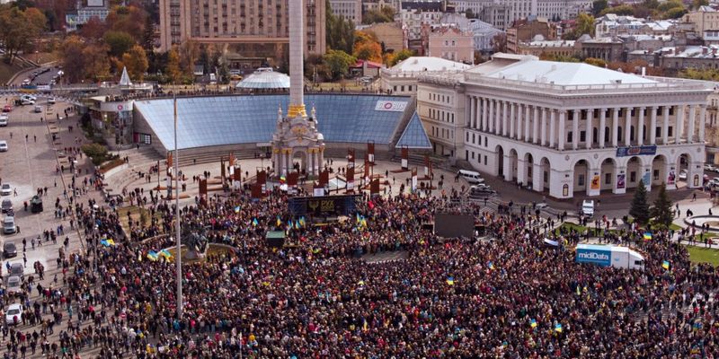 «Штайнмайер-Майдан»: пока в Золотом мобилизация, Банковая берет под контроль Киев