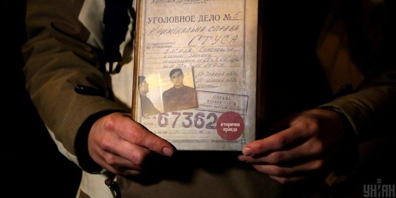 Справа щодо книги про Стуса: суд постановив стягнути з Медведчука 140 тисяч