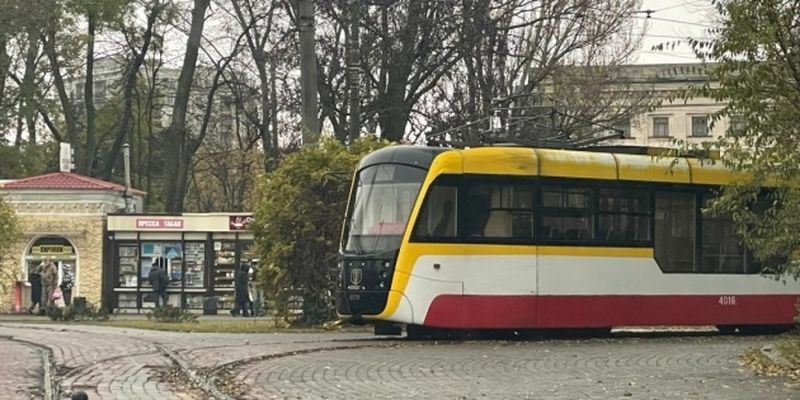 В Одессе приостановили движение общественного транспорта