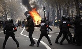 Поджоги и уличные бои. Бунт против реформы Макрона
