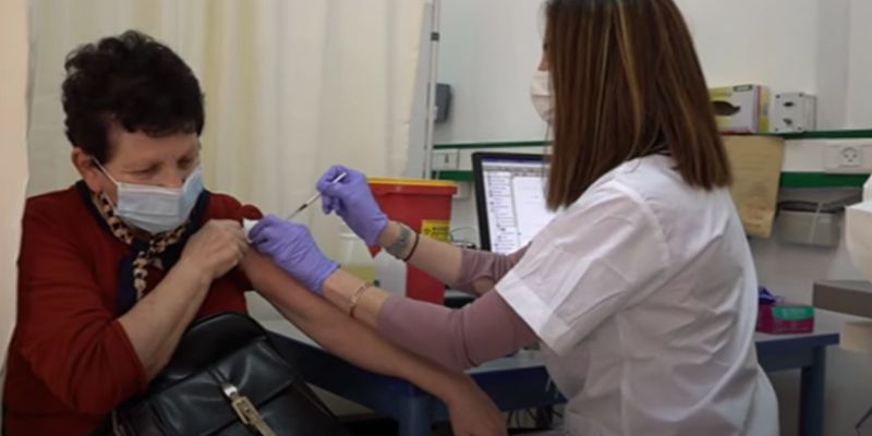 Украинцев бесплатно вакцинируют от коронавируса и занесут каждого в специальную базу: подробности от Виктора Ляшко