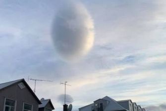 Жителей Исландии напугала громадное облако в виде яйца