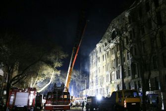 Завалы на месте пожара в Одессе будут разбирать всю ночь: спасатели пересевают пепелище
