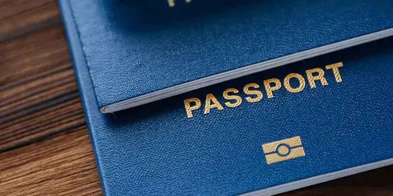 Паспорт за границей: может ли его получить 17-летний юноша