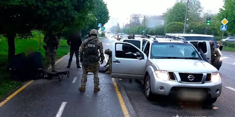 На Ивано-Франковщине банда под видом военных похитила 8 млн гривен при "осмотре" авто