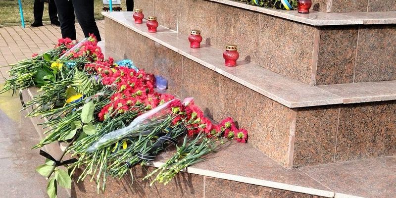 В Украине чтят память Героев Небесной Сотни: фото и видео мероприятий в разных городах