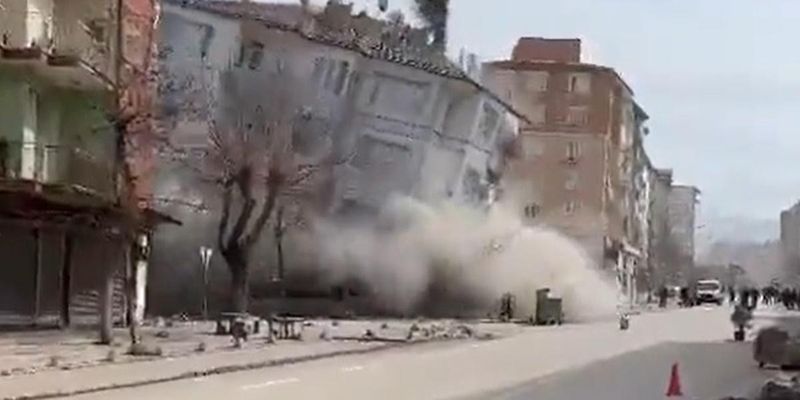 В Турции новое мощное землетрясение: есть разрушения и жертвы