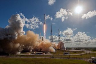 SpaceX успешно запустила ракету с рекордным количеством спутников
