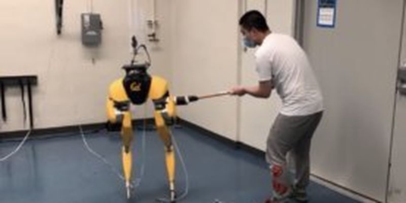 Забудьте о Boston Dynamics. Разработан робот, который сам учится ходить: видео