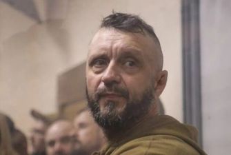 "Руки в татуировках, уши сломаны": Антоненко рассказал, чем отличается от убийцы на видео