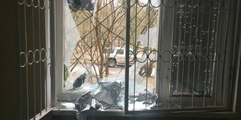 В Херсоне в результате российских обстрелов повреждены два медучреждения