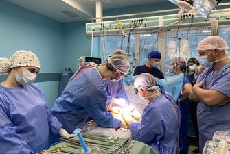 Длилась 16 часов: медики во Львове провели уникальную операцию по пересадке
