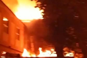 Войска РФ обстреляли школу в Авдеевке, произошел пожар