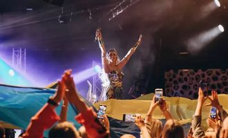На концерте Поляковой в Германии зрители развернули 18 метровый флаг Украины