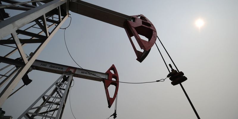 Европа откажется уже к концу года: Россия не может найти покупателей для своей нефти, — Bloomberg