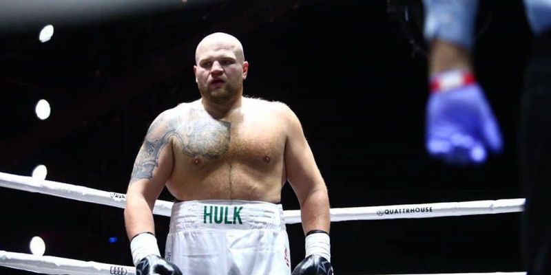 Украинский боксер по прозвищу "Халк" эффектно нокаутировал соперника в первом раунде