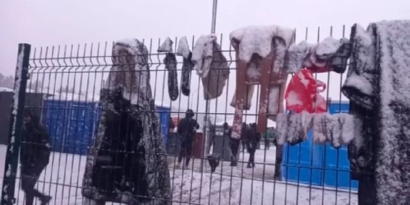 Мигранты в Беларуси впервые в жизни увидели снег
