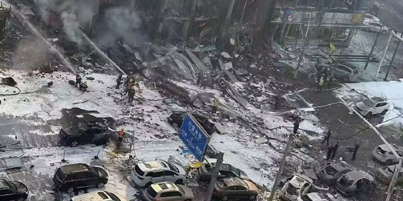 В Китае взорвался ресторан: СМИ сообщают о жертвах и публикуют кадры разрушений