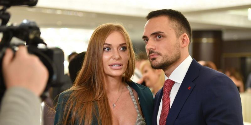 У мережі припустили, що на розлучення Слави з "НеАнгелів" і Едгара Камінського вплинула мати хірурга
