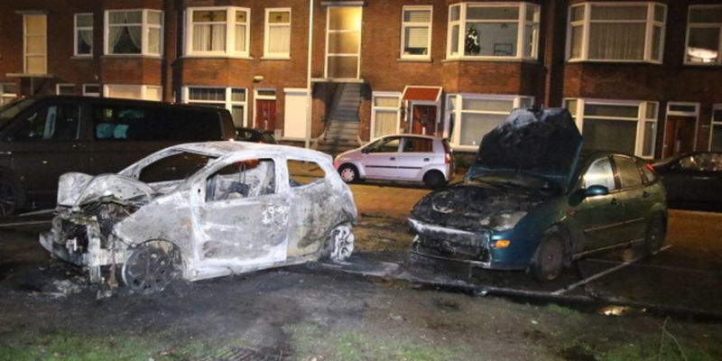 В Гааге сожгли машины из-за запрета новогоднего костра