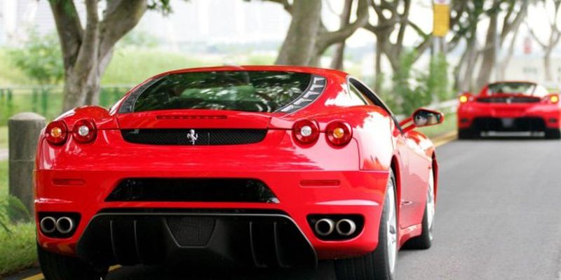 Ferrari відкликає тисячі люксових автомобілів: капсули смерті