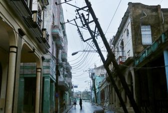На Кубу обрушился ураган – вся страна осталась без света