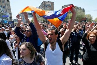 В Ереване на акциях протеста оппозиции задержали более 60 человек