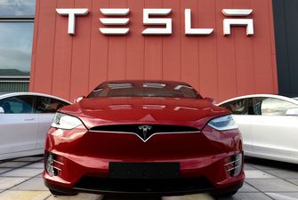 “Чорні скриньки” електромобілів Tesla довели, що компанія не причетна до самовільних прискорень автівок