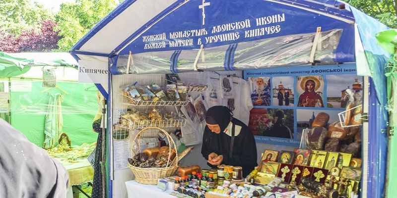 В Киево-Печерской лавре открылась православная ярмарка УПЦ