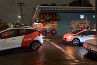В США беспилотные такси заблокировали улицу