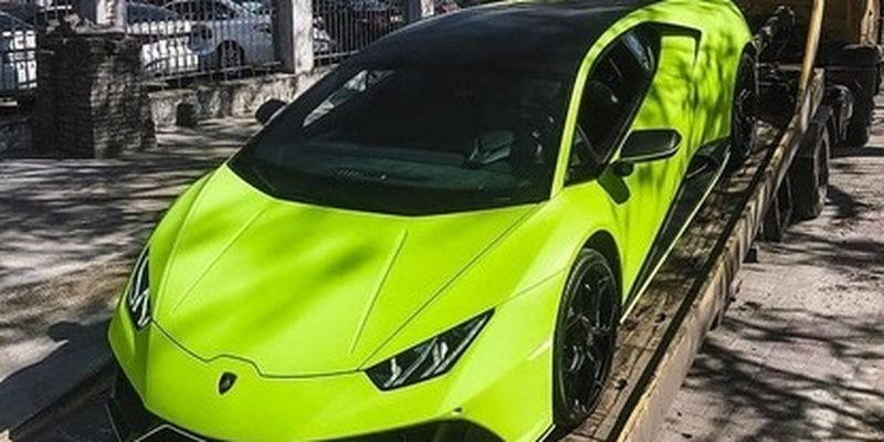 В Украине заметили новый суперкар Lamborghini ядовитого цвета - стоит более 7 млн: фото