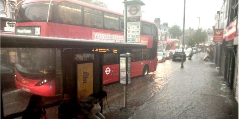 Аномальные осадки и наводнения парализовали Лондон