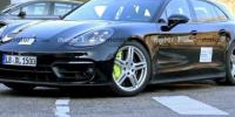 В Сети появились живые фото нового Porsche Panamera Sport Turismo