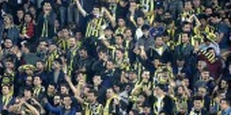 УЄФА оштрафував турецький клуб "Фенербахче" за поведінку вболівальників під час матчу проти київського "Динамо"