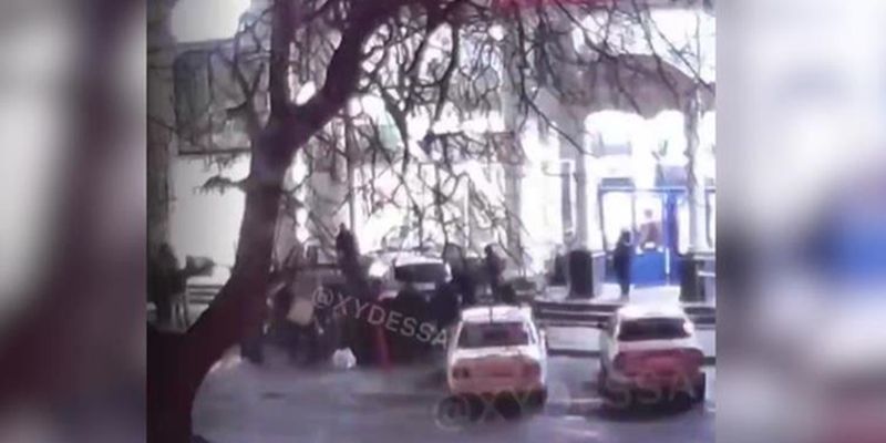 В Одессе авто полиции сбило женщину на тротуаре