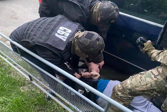В Киеве задержали продававшего оружие охранника ТЦ