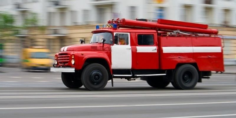 Киев получил от Германии и Польши партию пожарных машин и карет скорой помощи