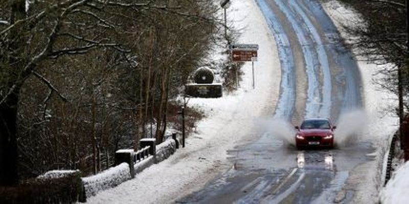 Великі замети, закриті дороги та троє загиблих: у Великій Британії лютує сніговий шторм