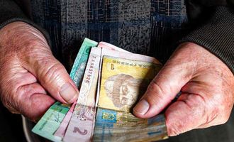 Пенсии в Украине: кому могут задерживать выплаты и как этого избежать