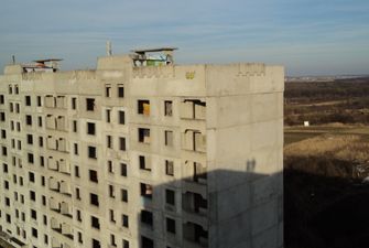 Во Львове с 8-го этажа заброшенного здания упал парень