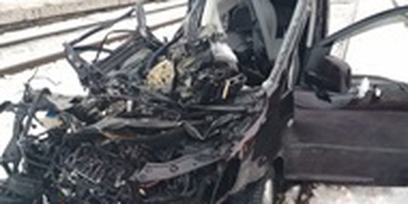 На Львовщине авто врезалось в поезд, погиб водитель и его 8-летняя дочь