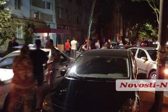 Более 100 машин: в Николаеве пассажиры устроили драку с таксистами