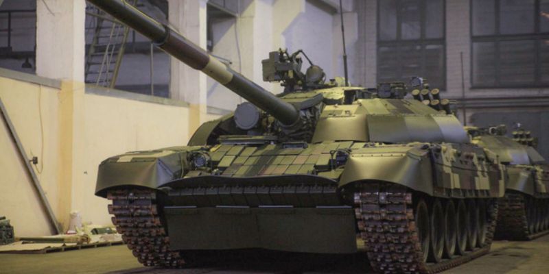 Киевский завод досрочно передал армии три отремонтированных танка