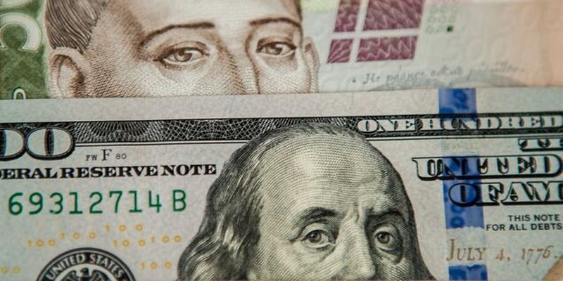 Часть долларов у украинцев не примут в обменниках и банках: с какими банкнотами будут проблемы