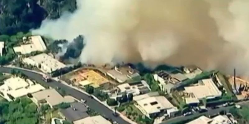 Пожар в Лос-Анжелесе: огонь уничтожил роскошные особняки
