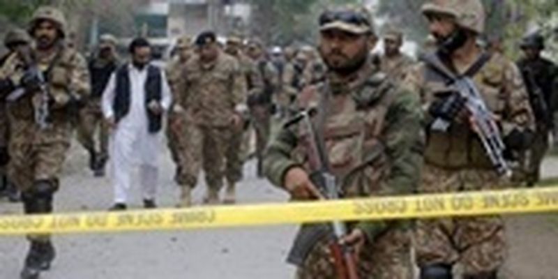 В Пакистане боевики напали на полицейский участок и армейские посты
