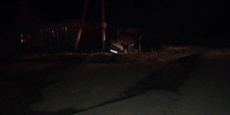 На Киевщине пьяный водитель врезался в электроопору: мужчина погиб на месте