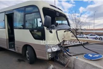 Автобус армянского правительства попал в ДТП