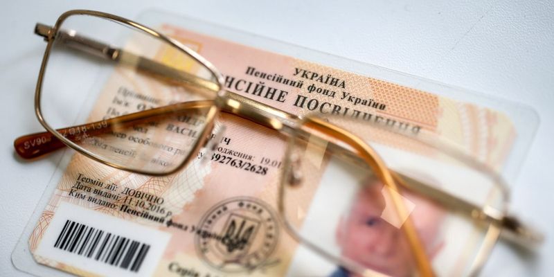 Уже в мае: кому из украинцев автоматически увеличат пенсии