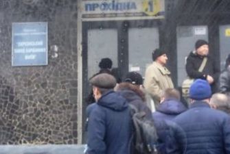 На Херсонщине митингуют незаконно уволенные работники: Завод тайно продали с аукциона - СМИ